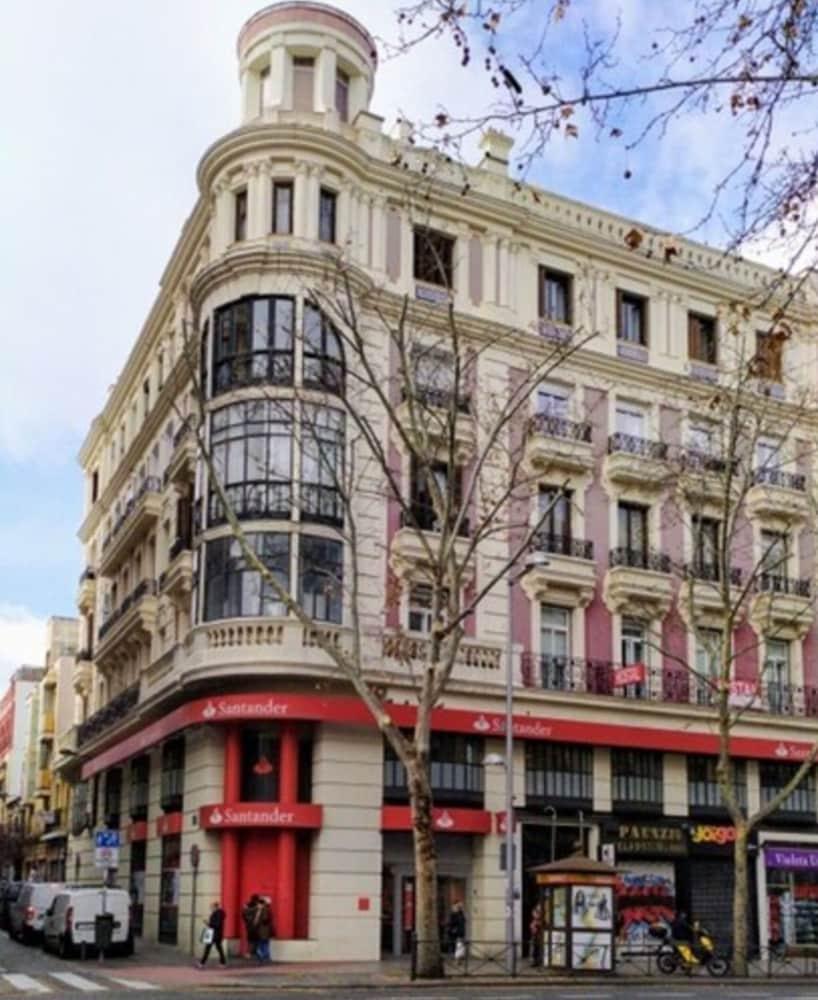 Hostal Abitum Madrid Exterior photo